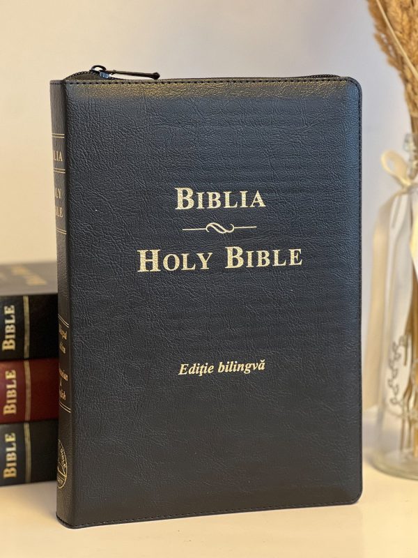 Biblie mare, bilingvă română-engleză, neagra, cu fermoar